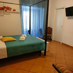 Vittorio Ll House Pensión